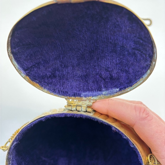 Vintage 1920-1940 Brass Shell-Shaped Clutch - Picture 9 of 11